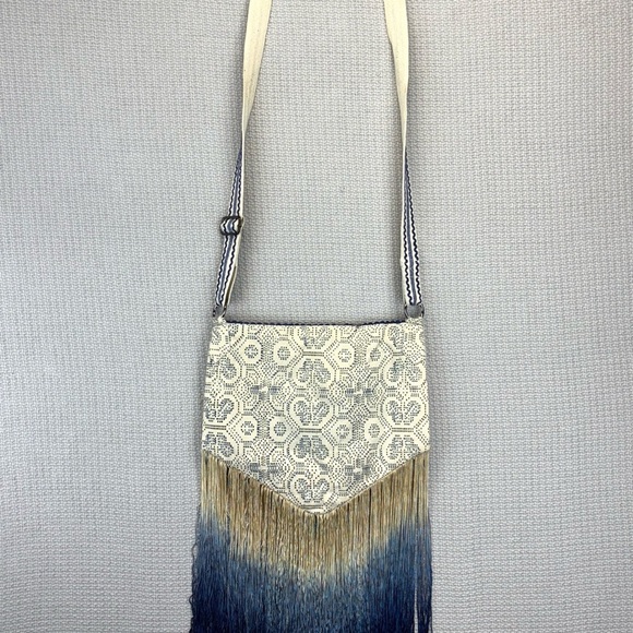 Labellum By Hillary Scott Hand Beaded Boho Blue Ombre Fringe Crossbody Bag - Picture 9 of 14